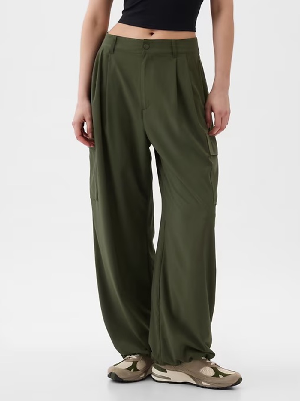 GapFit wide leg Runaround cargo joggers L